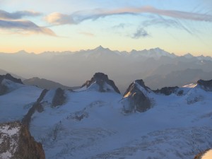 Widok z Aiguille du Midi o świcie