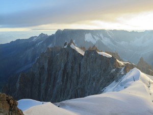 Widok z Aiguille du Midi o świcie