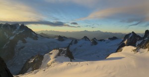 Widok z Aiguille du Midi o świcie