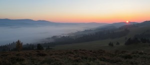 Widok z Wysokiego Wierchu o wschodzie Słońca