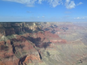 Klify poniżej Pima Point - widok z Mohave Point