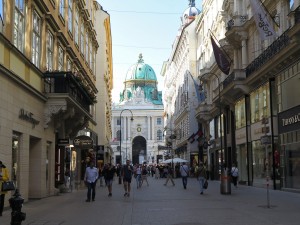 Hofburg widziany z ulicy Kohlmarkt