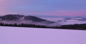 Widok na Tatry o wschodzie Słońca z Hali Majerz