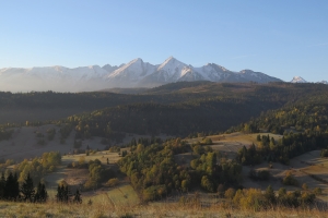 Widok na Tatry z okolic Osturni