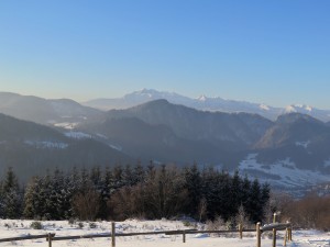 Widok na Tatry z okolic Bacówki pod Bereśnikiem