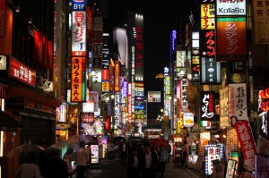 Kabukichō w dzielnicy Shinjuku nocą